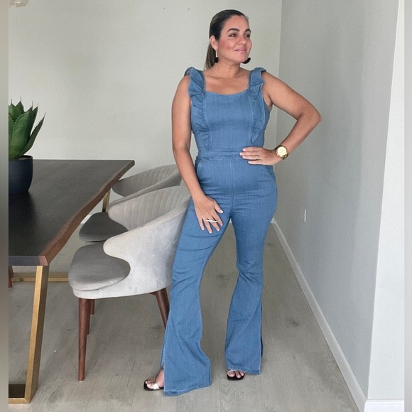 NWT Lightwash Denim Ruffle Jumpsuit - Picture 3 of 9